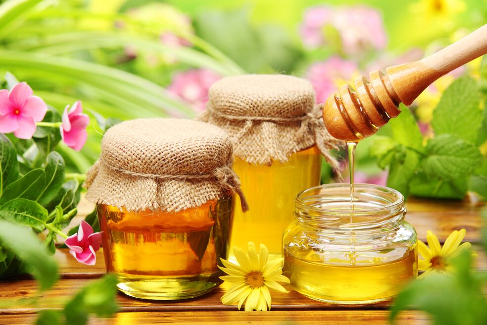Mật ong là một phương thuốc tẩy giun sán dân gian giúp loại bỏ ký sinh trùng ở người lớn và trẻ em. 
